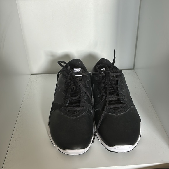 Black Nike Running shoes - Picture 2 of 5